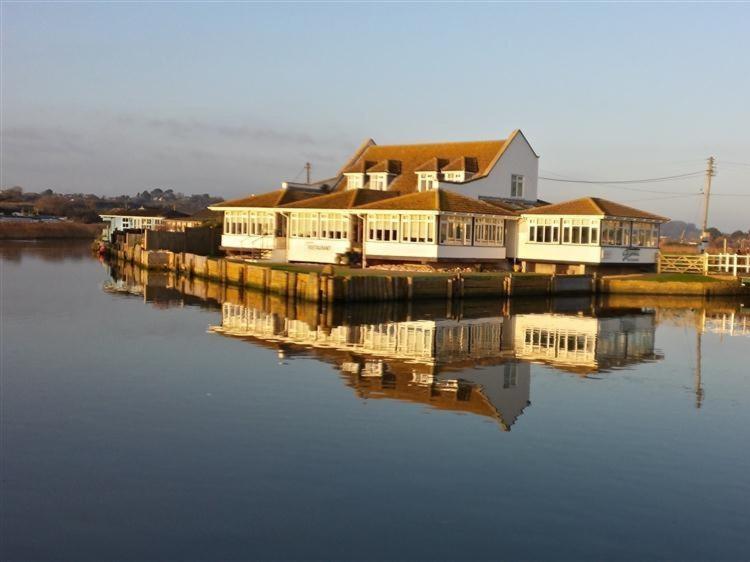The Boardwalk Villa West Bay Exterior photo